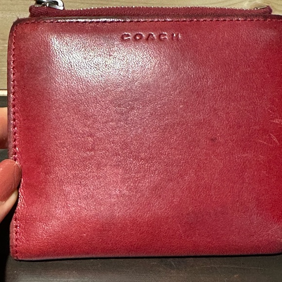 FREE wallet with a purchase of a bag. - Picture 6 of 14